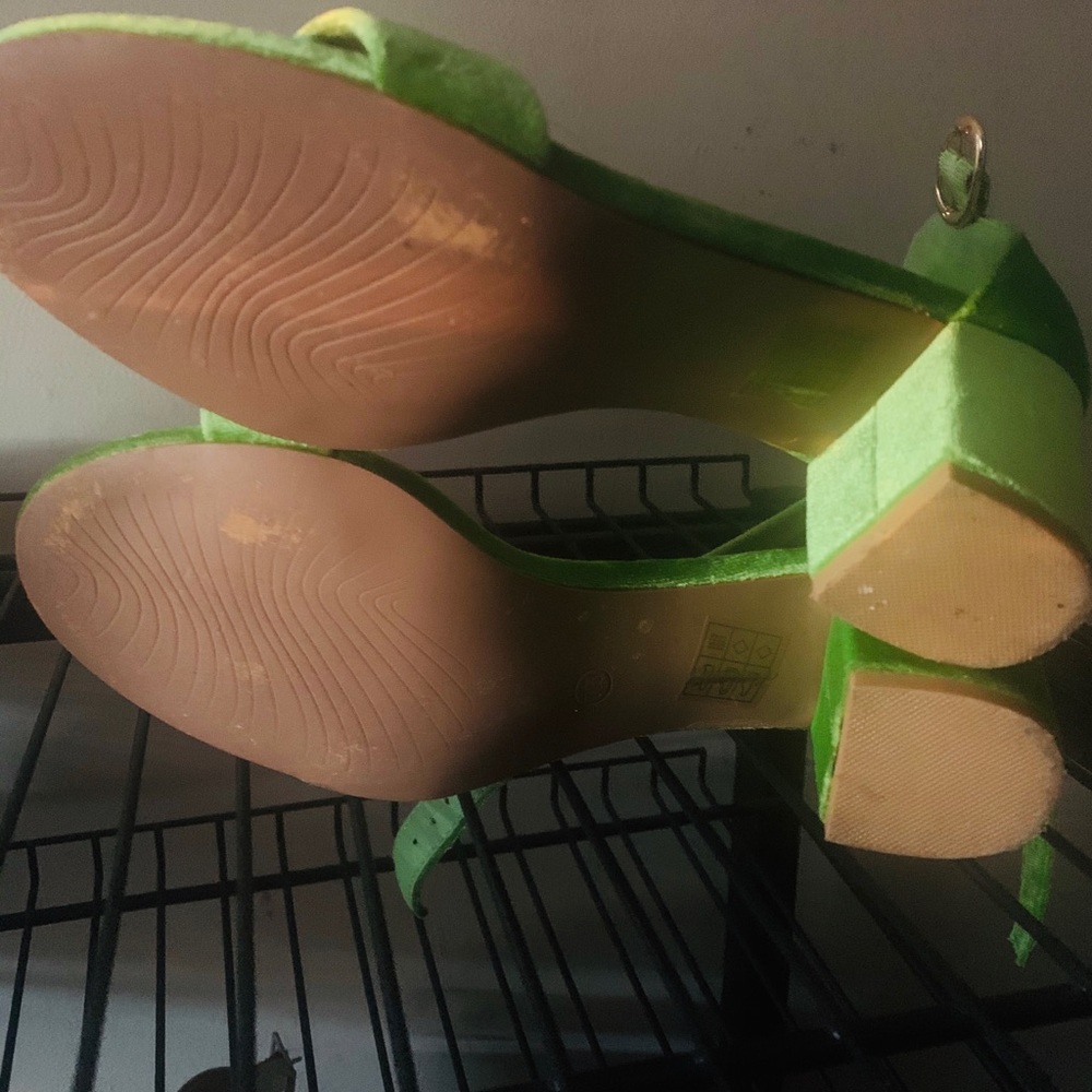 Size 7.5 - Picture 2 of 4
